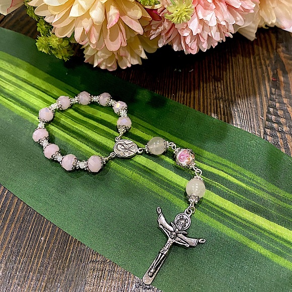🎗Pink crystals w/glass bead Single Decade Rosary - Picture 1 of 3